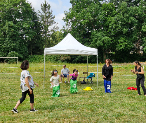 Fête de fin d’année scolaire au Pôle Surdité Léopold de l'Essonne.