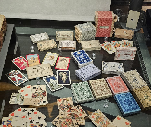 🎴 10 ans de partenariat entre le Musée de la Carte à Jouer d’Issy-les-Moulineaux et le Pôle Autonomie Léopold Bellan de Creil