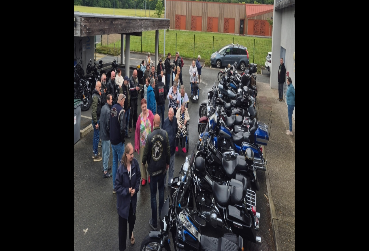 Visite des motards à Monchy St Eloi