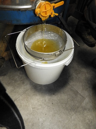 Une image contenant intérieur, pot, bol, sol

Le contenu généré par l’IA peut être incorrect.